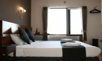 M Lodge Bedroom with Window | Middle Hirafu Village