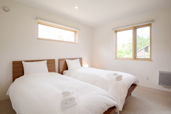 The Chalets at Country Resort Chuzenji Bedroom with Twin Beds and Window | West Hirafu
