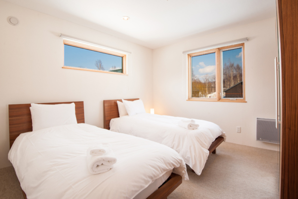 The Chalets at Country Resort Chuzenji Bedroom with Twin Beds | West Hirafu
