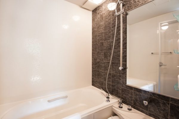 The Chalets at Country Resort Chuzenji Bathroom with Bathtub | West Hirafu