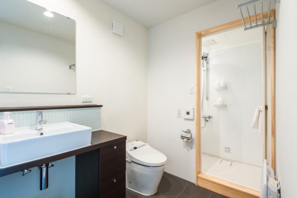 The Chalets at Country Resort Mashu Bathroom with Shower | West Hirafu