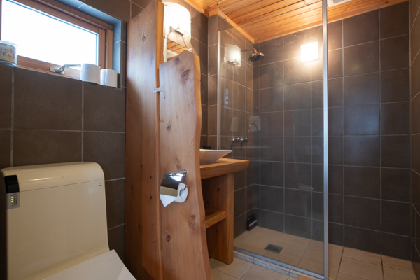 Shin Shin Bathroom with Shower | Lower Hirafu