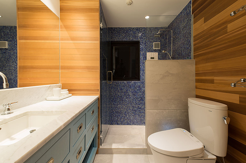 Gustavs Hideaway Bathroom with Shower | Lower Hirafu