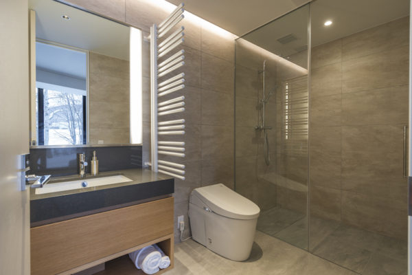 Kozue One Bedroom Alpine Bathroom | Middle Hirafu
