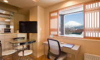 M Hotel Suite Living Area with Mountain View | Middle Hirafu