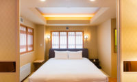 M Hotel Suite Bed Space with Wooden Floor | Middle Hirafu