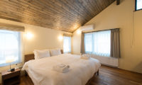 Tahoe Lodge Bedroom with Wooden Floor | East Hirafu