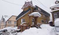 Lodge Bamboo B&B Outdoor Area with Snow | Middle Hirafu