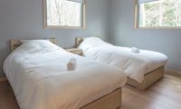 Bluebird Chalets Twin Bedroom with Wooden Floor | Echoland