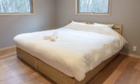 Bluebird Chalets Bedroom with Wooden Floor | Echoland