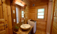 Maki Cottage Bathroom | Lower Wadano