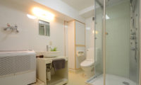 Maki Cottage En-Suite Bathroom | Lower Wadano