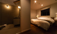 Phoenix Chalets Bedroom and En-Suite Bathroom | Lower Wadano
