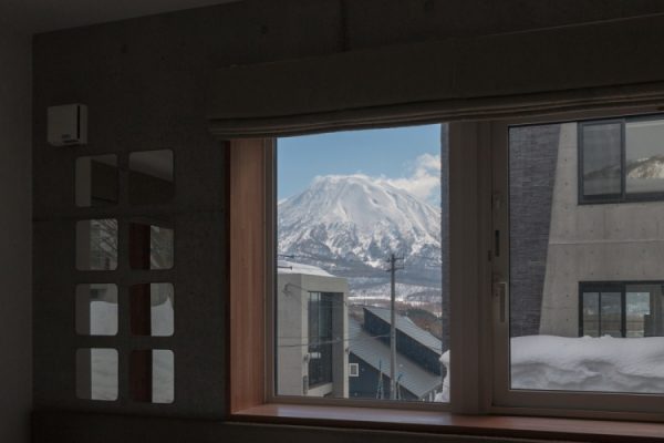Kitanishi Two View from Window | Middle Hirafu