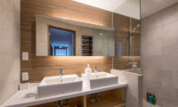 Moiwa Chalet His and Hers Bathroom with Shower | Moiwa