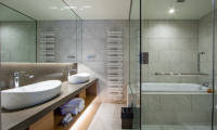 The Maples Niseko 17 Three Bedroom Panorama En-Suite Bathroom | Upper Hirafu