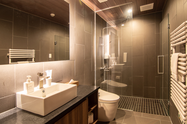 Panorama Niseko Bathroom with Mirror | East Hirafu