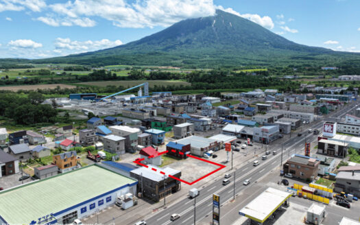 Niseko Kutchan Route 5 Red And White House Re 011