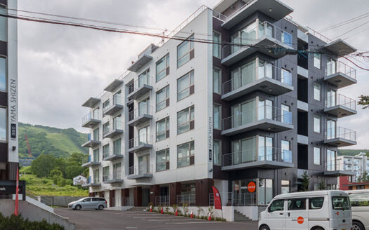 Yama Shizen East 404