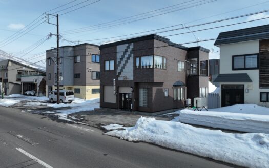 Makkari Central Barber Shop House