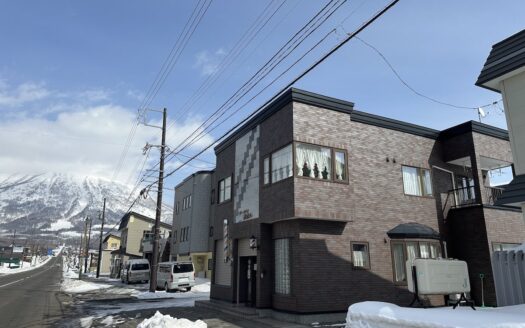 Makkari Central Barber Shop House