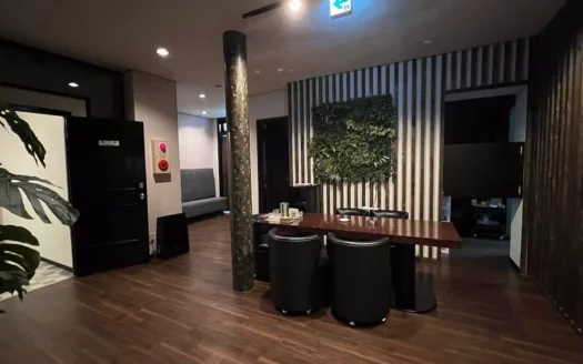 Commercial Building in the Heart of Kutchan