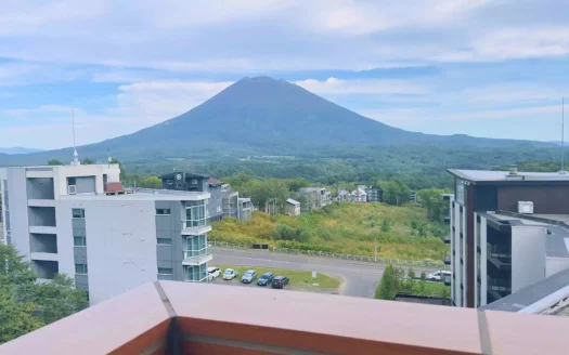 Alpen Ridge 3BR Apartment: Protected Yotei Views