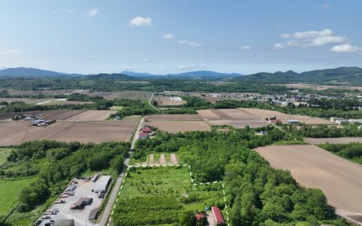 Makkari House & Barn with Land (circa 5,100sqm)