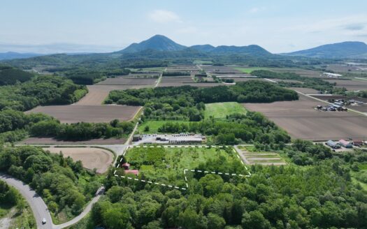 Makkari House & Barn with Land (circa 5,100sqm)