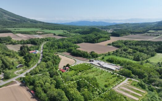 Makkari House & Barn with Land (circa 5,100sqm)