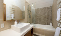 Annabel En-Suite Bathroom with Bathtub | Izumikyo 2