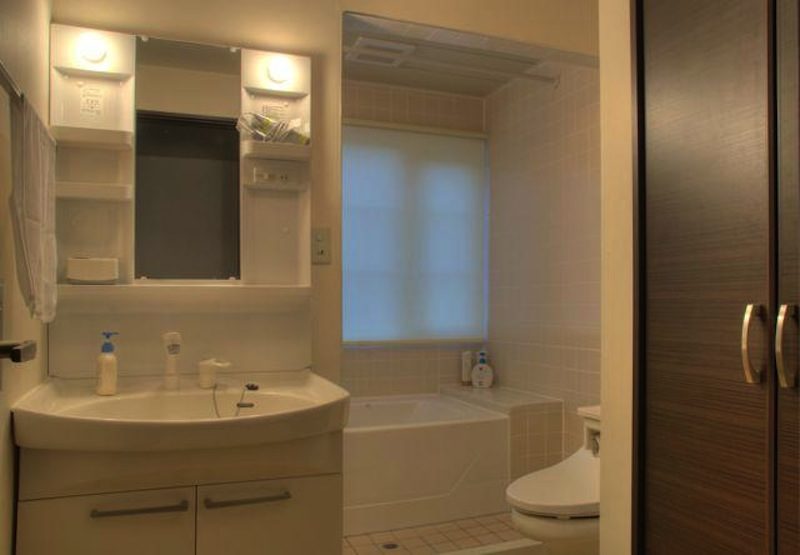 Asuka Apartments Bathroom with Bathtub | Lower Hirafu Village