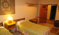 Country Inn Milky House Twin Bedroom with Lamp | Annupuri