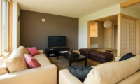 Oak Ridge Living Room | East Hirafu
