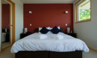Oak Ridge Bedroom | East Hirafu