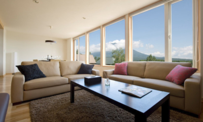 Oak Ridge Living Room | East Hirafu