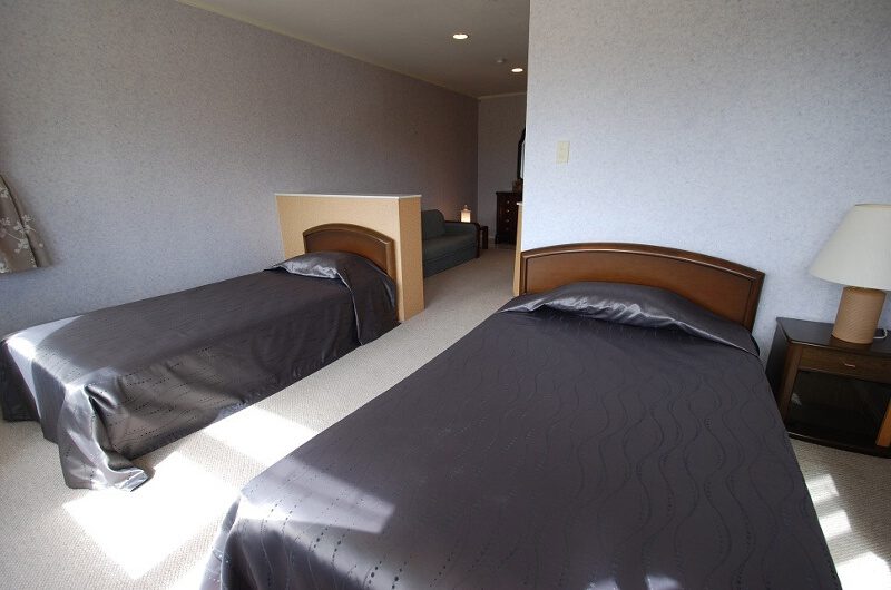 Ramat Niseko Twin Bedroom with Sofa | East Hirafu