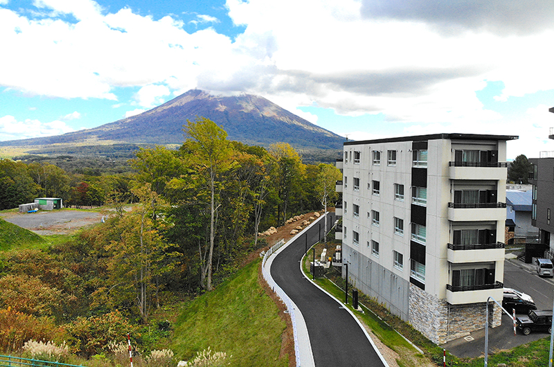 The Freshwater Exterior with Mountain View | Middle Hirafu