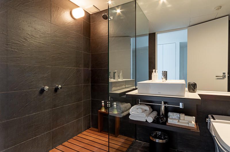 The Vale Niseko En Suite Bathroom | Upper Hirafu