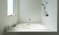 Ummei Bathtub with Shower | Lower Hirafu