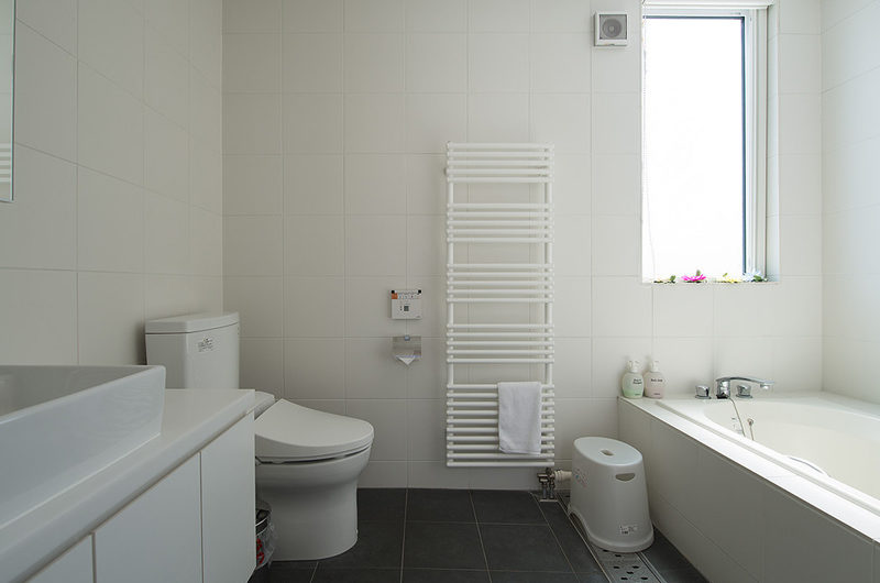 Ummei Bathroom with Bathtub | Lower Hirafu