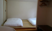 Alpine Central Twin Bedroom with Wardrobe | Izumikyo 2