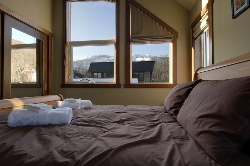 Niseko Creekside A Bedroom with View | East Hirafu