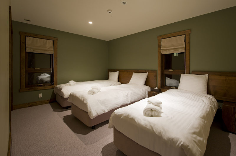 Latitude 42 Bedroom with Triple Beds | Lower Hirafu
