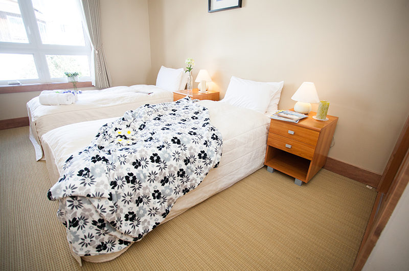 Niseko Alpine Apartments Twin Bedroom | Upper Hirafu Village