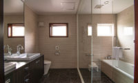 Casa La Mont His and Hers Bathroom with Bathtub | Annupuri