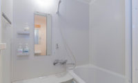 Gondola Chalets Bathroom with Bathtub | Upper Hirafu