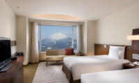 Hilton Niseko Village Twin Bedroom with Mountain View | Niseko Village