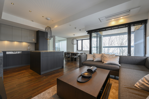 Hinzan Premier Living Room | Middle Hirafu