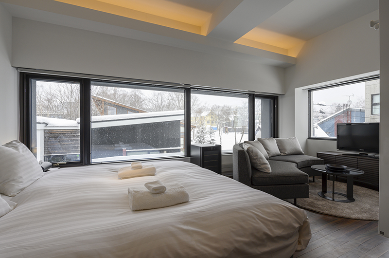 Hinzan Penthouse Studio Bedroom and Lounge | Middle Hirafu